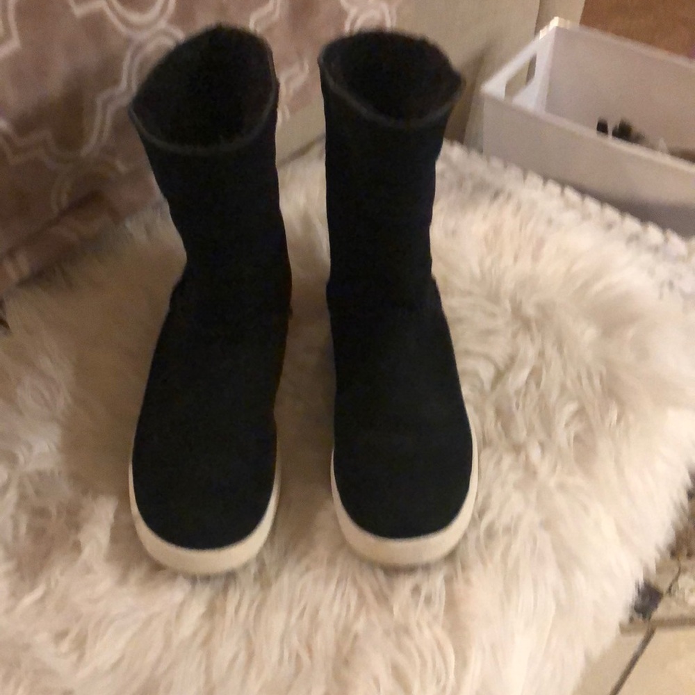 Ladies black suede Uggs great condition